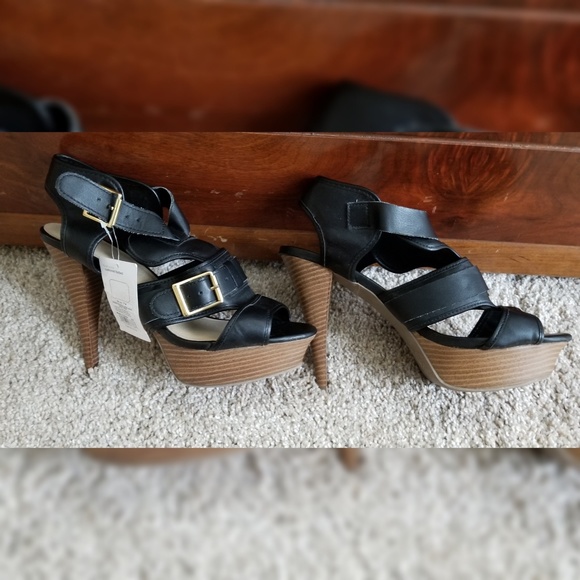 Women's Sandles with heels. - Picture 3 of 3